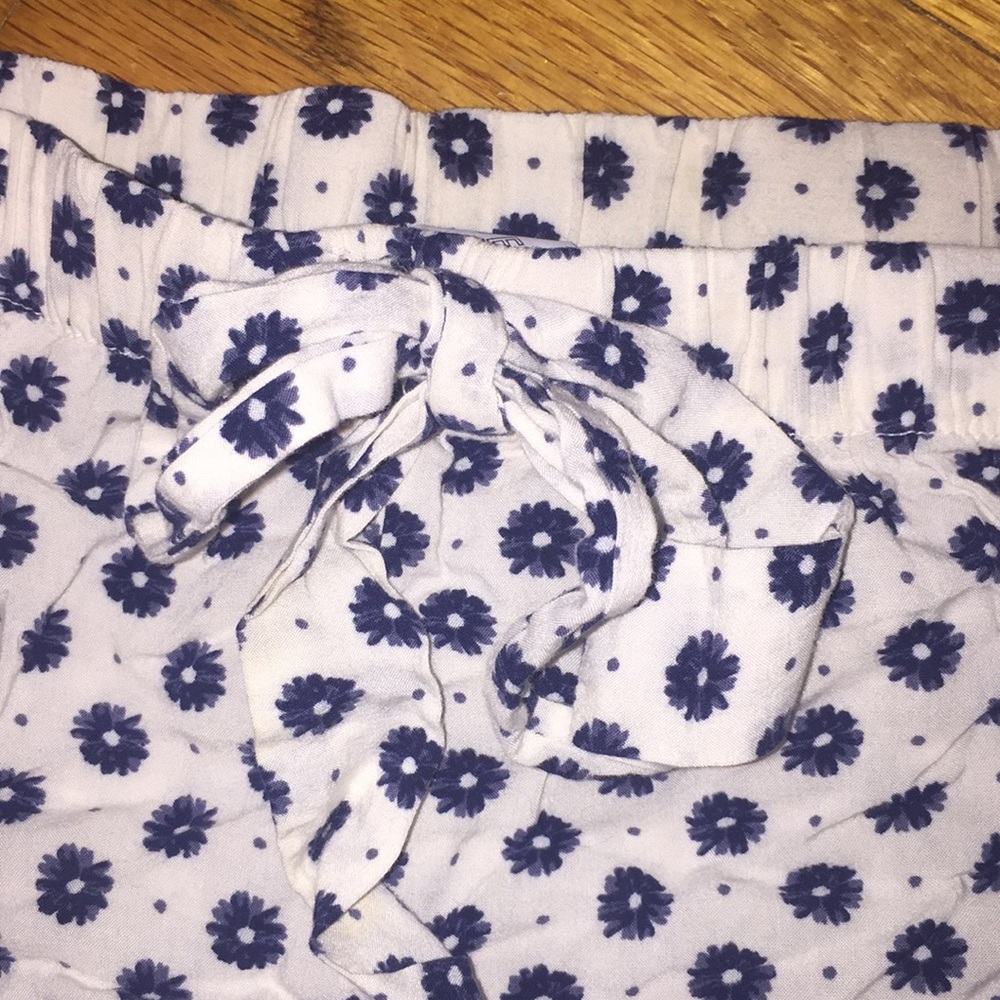 Tiny Ruffle Shorts - Picture 4 of 4